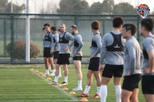 足球赛程-海牛：三名外援已经到队 与申花队热身赛临时取消