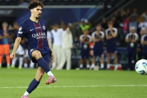 电讯报：维蒂尼亚丢点时的助跑时间比博尔特跑一百米用时还长