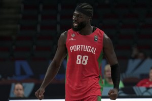 注册入口-科塔欧锦赛首秀23分18篮板 绿军官方盛赞其统治级表现助队夺关键胜利