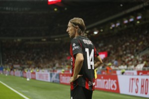 莫德里奇：在圣西罗的首秀很梦幻，感谢球迷的支持我们周六见