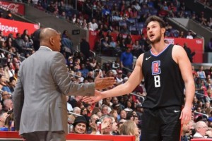 足球赛程-拒绝快艇！加里纳利投奔雄鹿 字母哥冲冠更有戏？