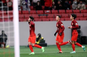 梅开二度捂耳庆祝回击质疑 武磊激情滑跪释放压力