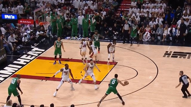 1653886965330065806.gif 2.gif